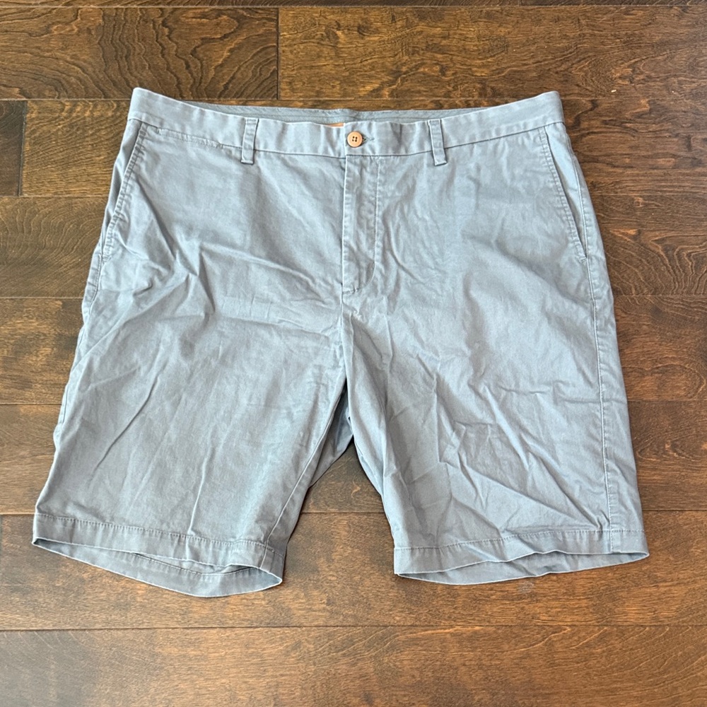 Tommy Bahama Light Gray Flat Front Shorts 40 NWOT